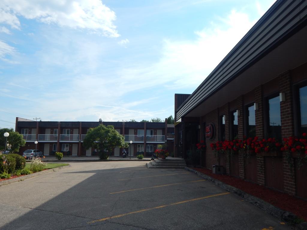 Complexe Hotelier Escoumins Motel 3*